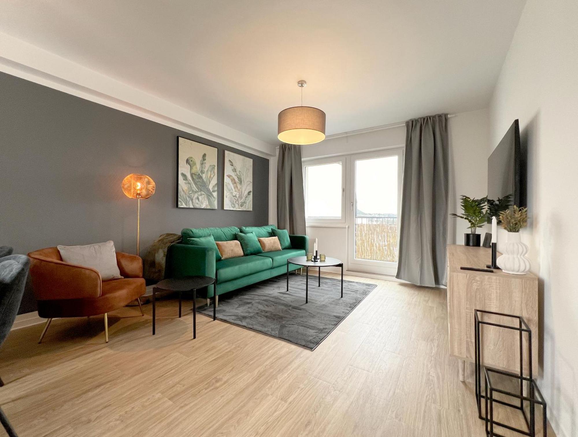 Luxury 3 *